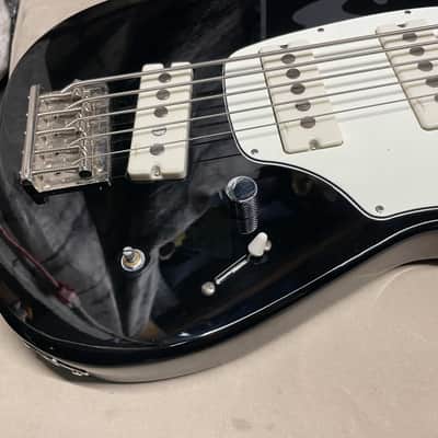 Godin Shifter 5 5-string Bass 2011 - Black image 6