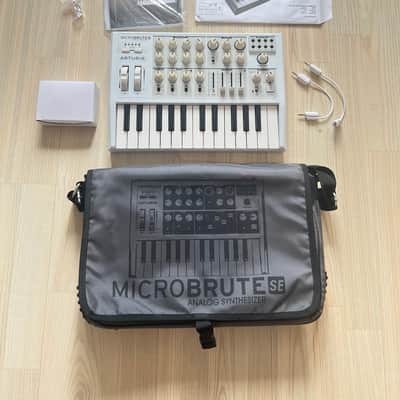 Arturia MicroBrute 25-Key Synthesizer