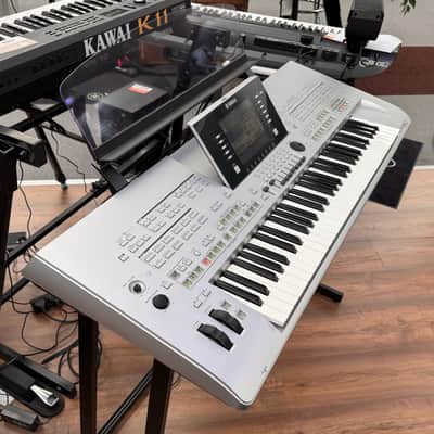 Yamaha Tyros 3 61-key Professional Arranger Workstation with Stand