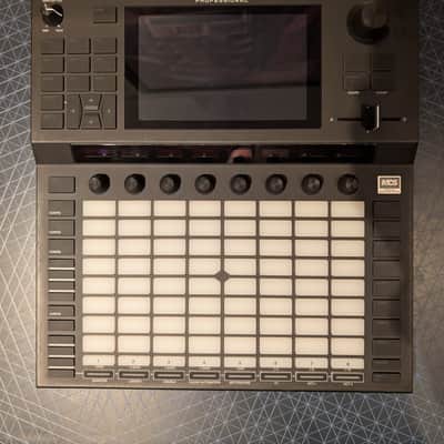 Akai Force Standalone Music Production - Light signs of use, includes Decksaver, SSD and original packaging. image 2