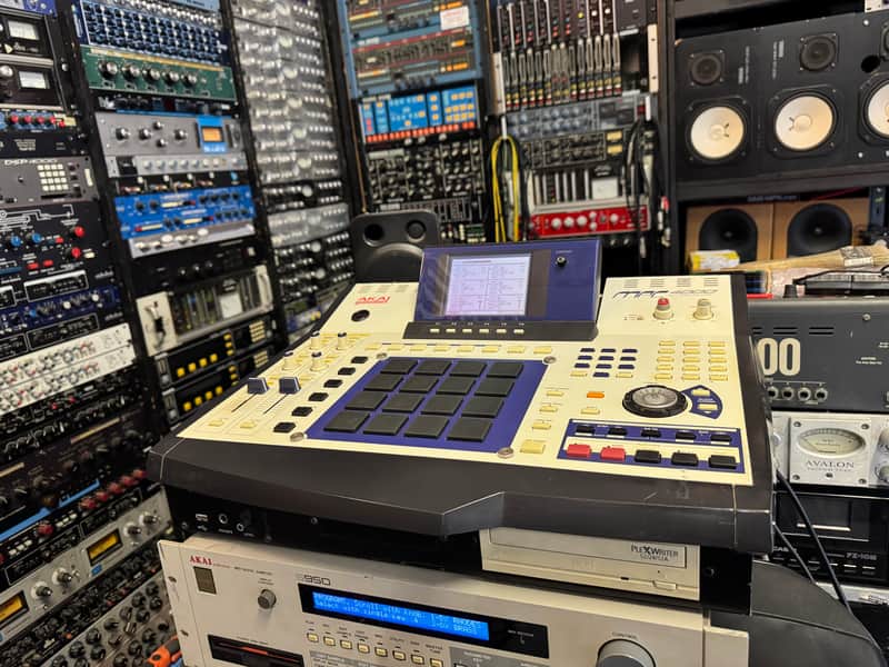 AKAI MPC 4000 MPC4000  Drum Sampler 512meg /CD/80HD Black pads //ARMENS// image 1