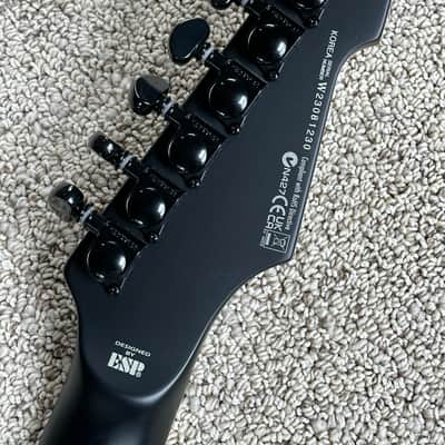 ESP LTD Phoenix-1000 Evertune 2022 - Present - Silver Sunburst Satin image 4
