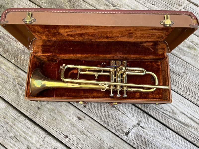 Couesnon Bb trumpet Circa 1950s - Lacquer image 1