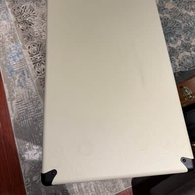 EVH 5150 Iconic 4X12 Cabinet - Ivory image 4