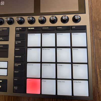 Native Instruments Maschine Plus with decksaver cover & original box image 3
