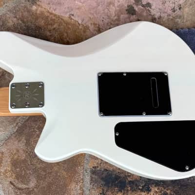 Reverend Descent W Baritone with Rosewood Fretboard 2024 - Present - Trans White image 5