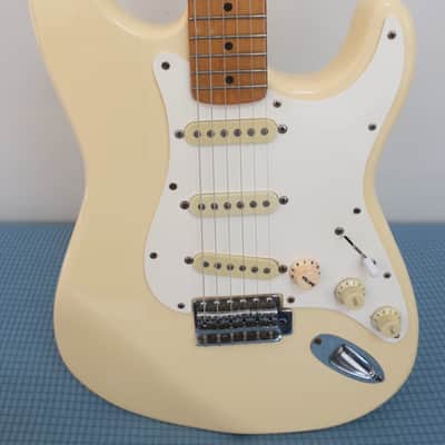 Vintage 1990s 1992 Squier by Fender Made in Korea MIK Standard Stratocaster Guitar White Cream image 3