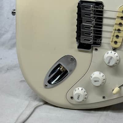 Fender Player Plus Stratocaster Guitar 2022 - Olympic Pearl / Maple neck image 4