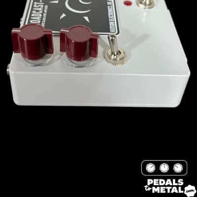 Hudson Electronics Broadcast-AP Ariel Posen Signature 2019 - Present - White X14338 image 4