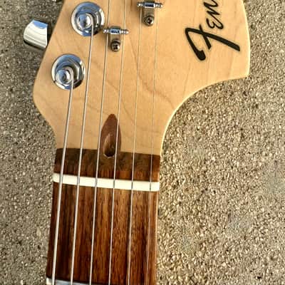 Fender Highway One Stratocaster with Rosewood Fretboard 2006 - 2011 - 3-Color Sunburst image 5
