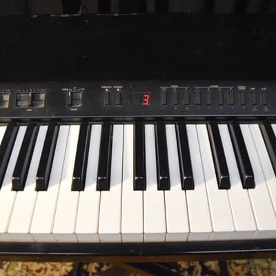 Yamaha PF70 Electric Piano w/stand w/case - Vintage 80's image 3