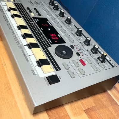 Roland MC-303 Groovebox - Silver image 3