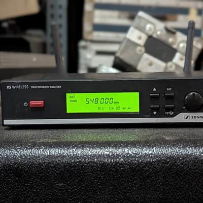Sennheiser EM 10 Wireless UHF Diversity Receiver – 548–572 MHz image 2