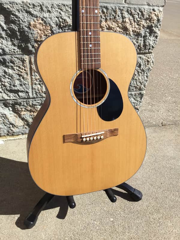 Eastman PCH1-OM Pacific Coast Highway Series Solid Sitka Spruce Top Orchestra Model Natural image 1