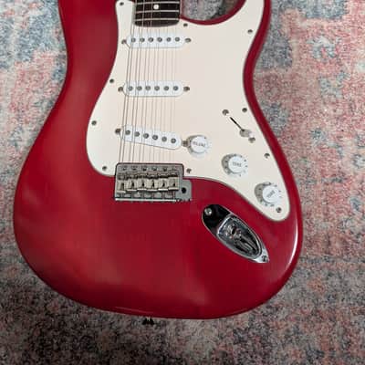 2005 Fender Highway One Stratocaster with Rosewood Fretboard - Crimson Red Transparent image 2