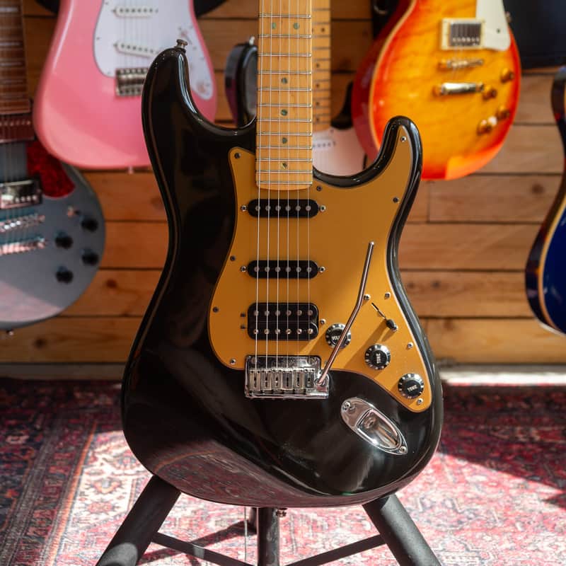 Fender American Deluxe 50th Anniversary Stratocaster in Montego Black - 2005 - (Pre-Owned)