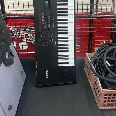 Yamaha S90 XS 88-key Master Keyboard 2009 - Present - Black