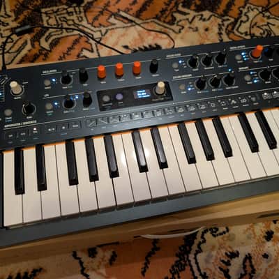Arturia MiniFreak 37-Key 6-Voice Polyphonic Hybrid Synthesizer 2022 - Present - Black
