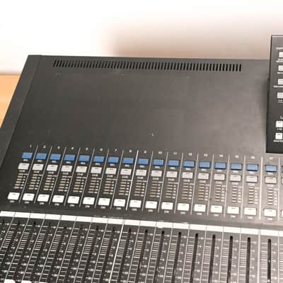 Yamaha LS9-32 32-Input Digital Mixing Console CG01Y2B image 4