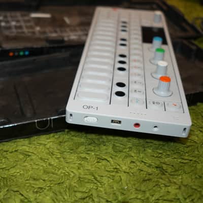 Teenage Engineering OP-1 Portable Synthesizer Workstation 2011 - Present - White image 5