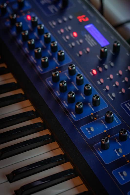 Dave Smith Instruments Poly Evolver 61-Key 4-Voice Polyphonic Synthesizer 2005 - 2011 - Blue with Wood Sides image 1