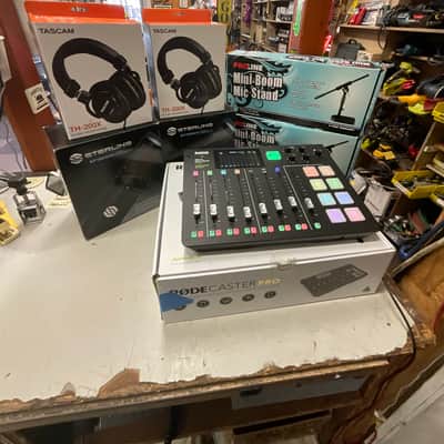RODE The Complete Podcaster Recording Bundle image 1