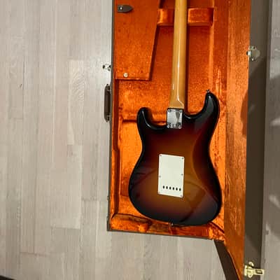 Fender American Vintage II '61 Stratocaster 2022 - Present - 3-Color Sunburst image 3