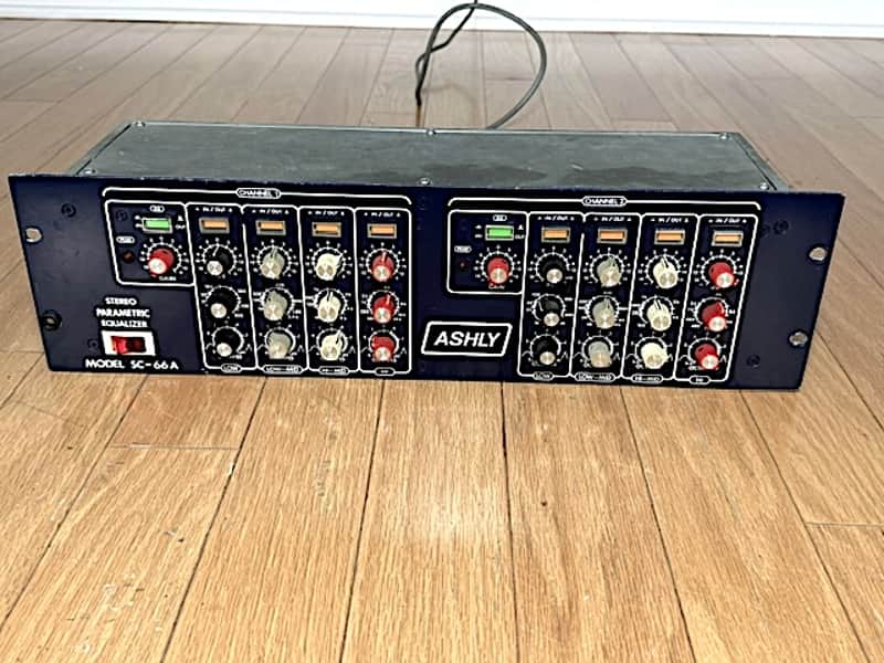 Ashly Blueface Model SC-66A Vintage 4-Band Stereo Parametric Equalizer, 3 Rack Space. Very Good Condition Bild 1