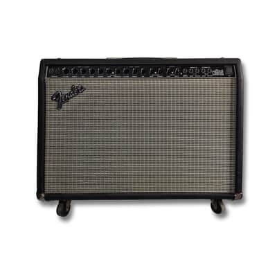 Fender Ultimate Chorus 2-Channel 2 x 65-Watt 2x12" Stereo Solid State Guitar Combo 1995 - 2001