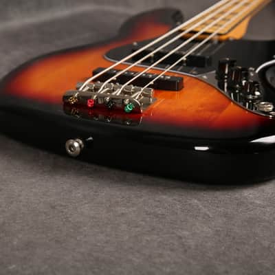 Squier Classic Vibe 70s Jazz Bass - 3 Tone Sunburst - 2nd Hand (166177) image 12