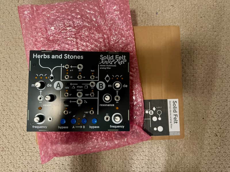 Herbs and Stones Solid Felt Desktop Stereo Multimode Analog Filter 2020 - Present - Black image 1