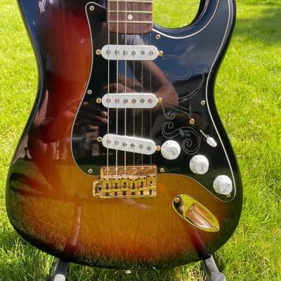 Fender Stevie Ray Vaughan Stratocaster with Pau Ferro Fretboard 2000s - 3-Color Sunburst image 2