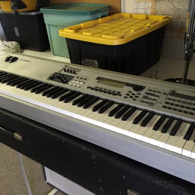 Yamaha MO8 2005 Gray image 1