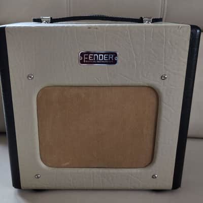 Fender Champion 600 5-Watt 1x6" Guitar Combo, TUBES like NEW image 2