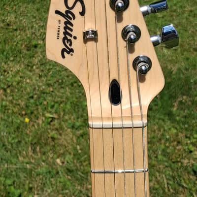 Left-Handed Squier Stratocaster – Black Gloss – SSS – Hard Case Included image 4