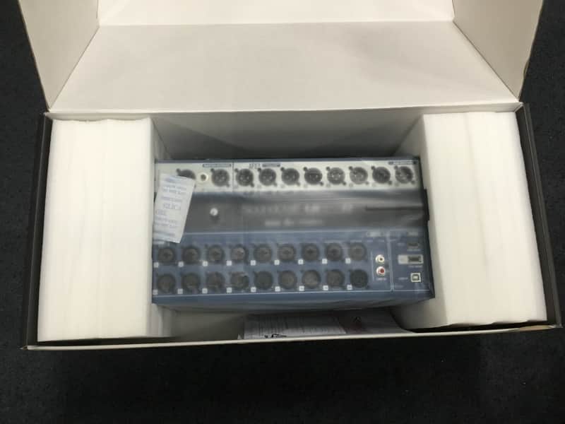 Soundcraft Ui24R 24-Channel Digital Mixer/USB Recorder with Wireless Control  - Blue image 1