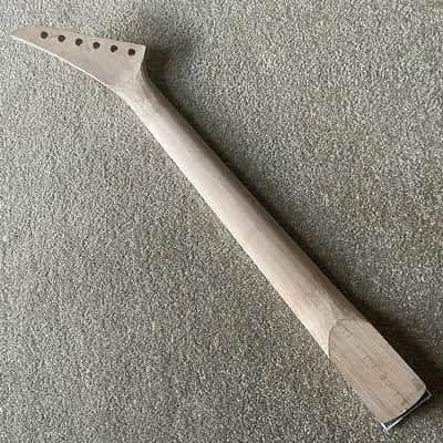 Maple Wood Electric Guitar Maple Neck, Rosewood 24 Frets Fingerboard image 5