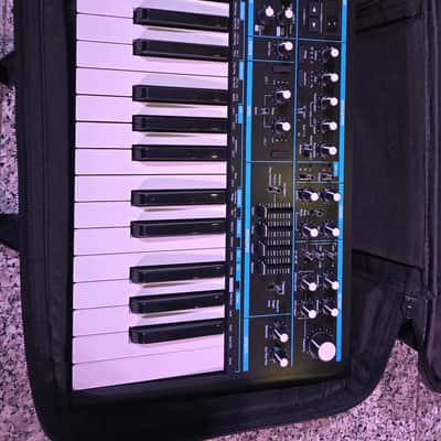 Novation Bass Station II 25-Key Monophonic Synthesizer with gigbag 2013 - Present - Black