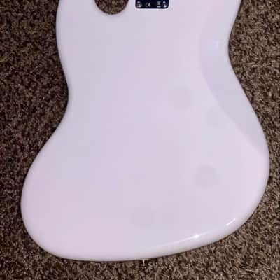 2022 fender Player Jazz Bass V with Pau Ferro Fretboard Polar White electric guitar image 7