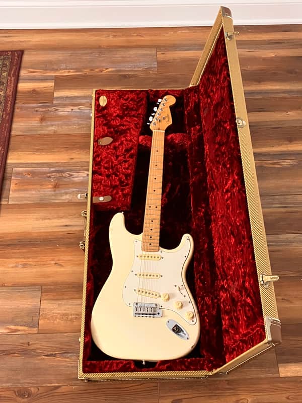 1995 Fender American Standard Stratocaster (w/ Eric Johnson signature pickups) - Arctic White image 1