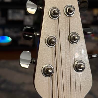Ovation Celebrity CC24 2010's - White Sparkle Pearl image 2