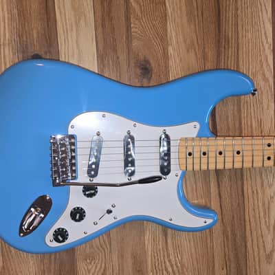 Fender MIJ Limited International Color Stratocaster 2022 - Maui Blue image 3