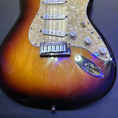 2001 USA Fender Standard Stratocaster image 2