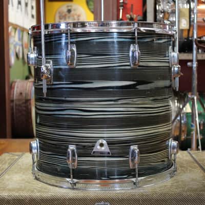 1970s Ludwig 16x16 Standard Floor Tom in Blue Strata image 2