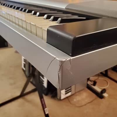MUST SEE!!! YAMAHA DGX 520 (YPG 525) SEMI-WEIGHTED 88-KEY DIGITAL PIANO IN AMAZING CONDITION! image 4