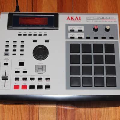 AKAI MPC2000XL, CUSTOM BLACK TRIM, ORANGE LCD BACKLIGHT, INTERNAL ZIP DRIVE or CF READER (+$35), 32MB RAM