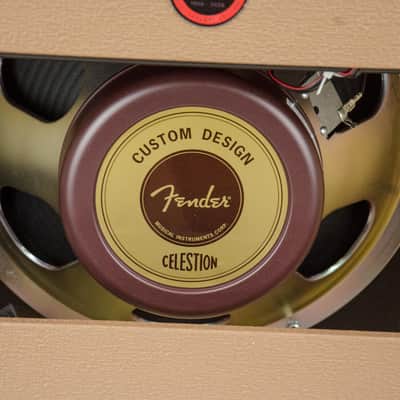 Fender '62 Deluxe Combo Guitar Amplifier image 9