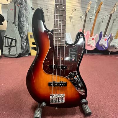 Fender American Professional II Jazz Bass with Rosewood Fretboard w/OHSC 2020 - Present - 3-Color Sunburst