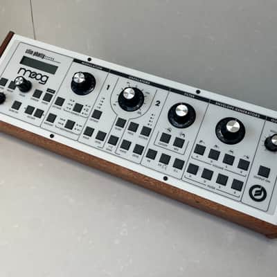 Moog Slim Phatty 2010s - White image 6