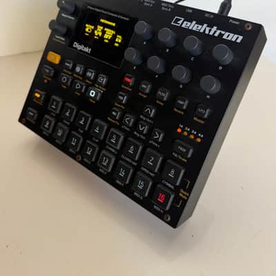 Elektron Digitakt (MKI) Sampler & Drum Machine + 3D-Printed Stand – Excellent Condition image 2
